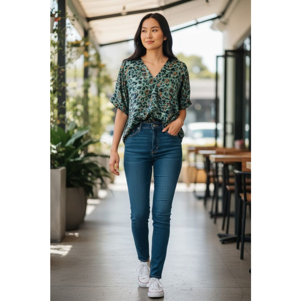 🔥 BUNDLE DEAL: 3/$25 OR 5/$50 Glam Green & Orange Leopard Print V-neck Blouse M